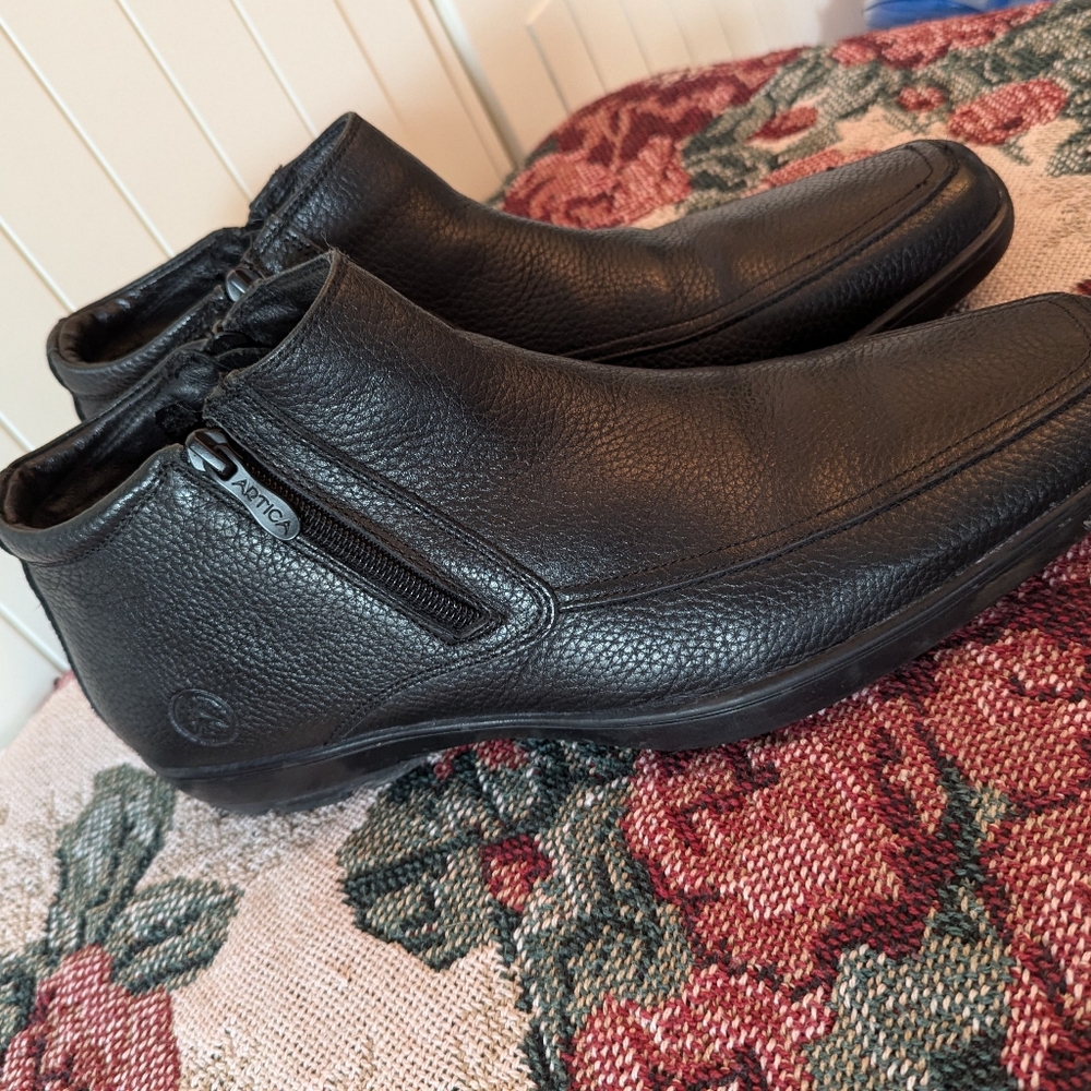 Artica English bay leather lined shoes, size 9 men's